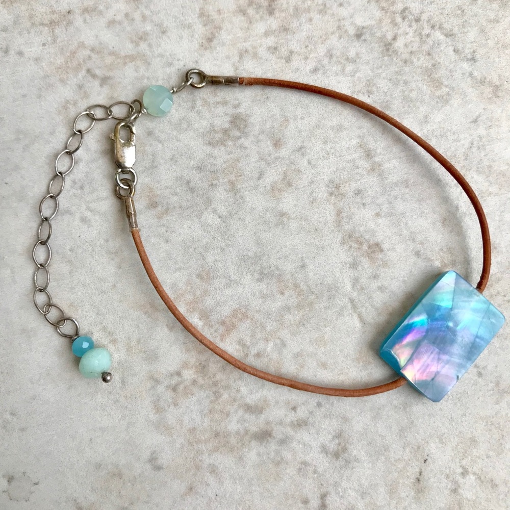 SBW Dyed shell bracelet